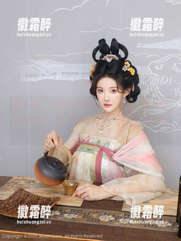 秀人网 - e宝小野猫这身体操服，图片分享给大家，真不知道她是不是要去参加比赛了。