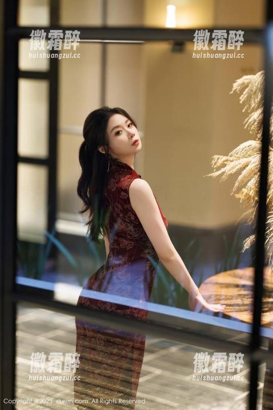 秀人网 - 比基尼图集：伊丽莎有点白教你如何把海滩变成T台！