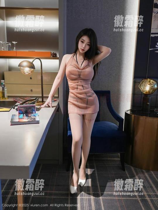 秀人网 - 更新！看伊诺如何把运动和姿态玩得如鱼得水。