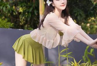 秀人网 - 看卓芷伊EricA的圣诞全套,忽略图包里的圣诞树,我的注意力全被她吸走了……