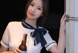 秀人网 - 看！奶喵喵的办公室私拍：那套图...肯定不止美丽