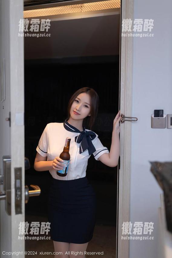 秀人网 - 看！奶喵喵的办公室私拍：那套图...肯定不止美丽