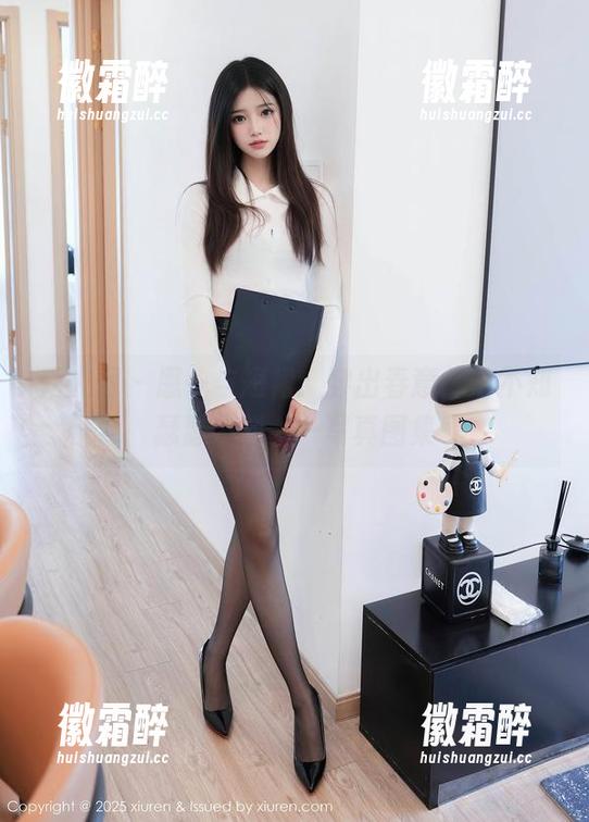秀人网 - 恩一与短裙：穿出春意，却不知瑟瑟发抖——写真图集