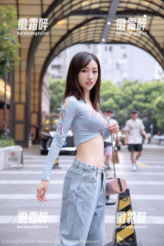 秀人网 - 站着不动的文静儿，长腿私拍原图，这条腿也在跟我聊天呢？