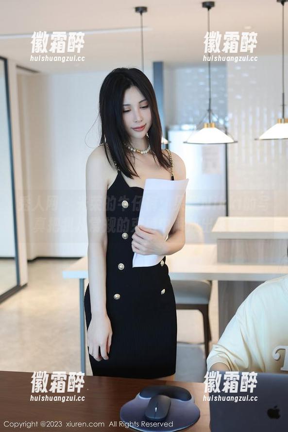 秀人网-果果Nikki 秀人网 - 光荣的牛仔裤:果果Nikki的写真把我从常规的束缚中解放出来了!