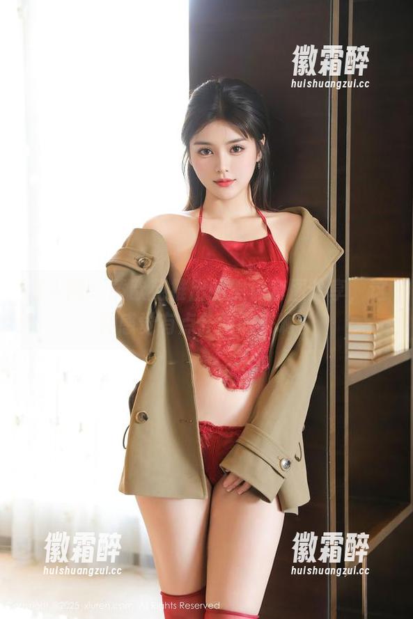 秀人网 - 黄歆苑推出的黑色套图分享，这种感觉有点扑面而来啊。