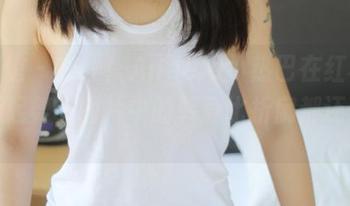 美媛馆 - 在线！Angela小热巴在红裙中翩翩起舞，图片中的转身比折扇都还优雅。