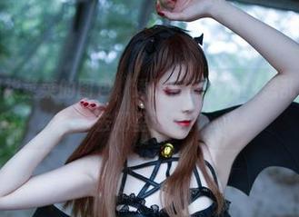 一打开翎柒菜菜的图包，透明得我开始胡思乱想，是要去哪里透气？