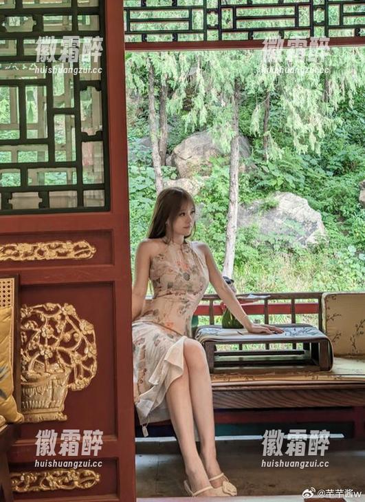 芊芊酱w 判若两人的芊芊酱w,在内衣图包里与大家的预期完全不一样,真有趣。