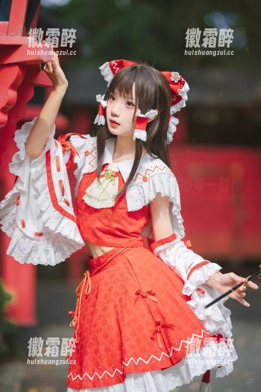 图集解锁：花柒Hana让礼服的每一缝隙都在说话