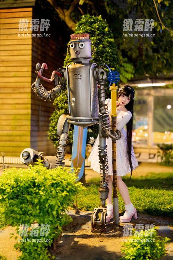 落落Raku 在线合集,落落Raku的FutureTone,不如透过影子来捕捉未来。