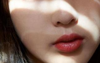 蜜桃社 - 图片集里Gina修女的“圣光”一闪而过，哈哈！