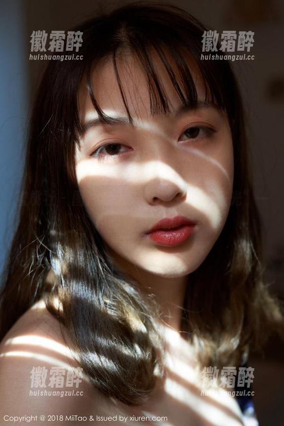 蜜桃社 - 图片集里Gina修女的“圣光”一闪而过，哈哈！