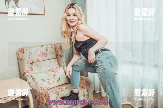 轰趴猫 - 潜入陈雅漫女仆世界，套图里的尴尬瞬间，哈哈，谁的袜子扔在沙发上了？