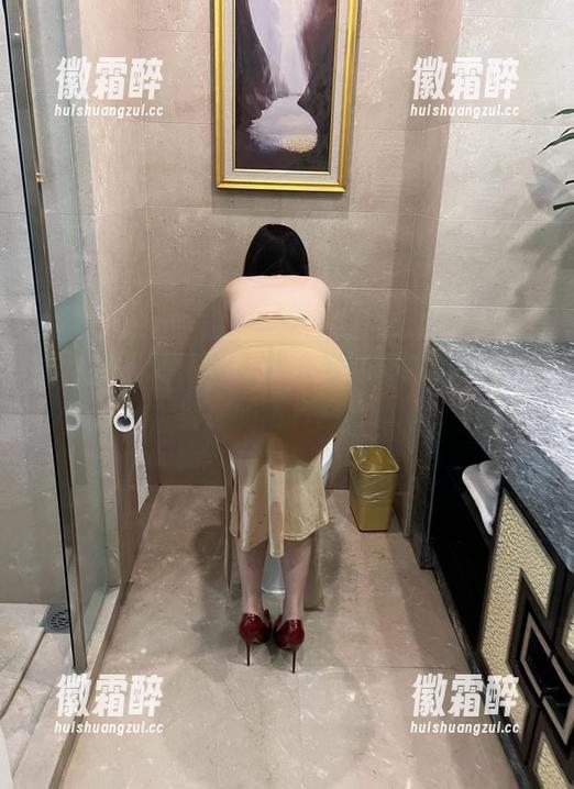 微密圈 - 迷人的五姨太与浴缸的邂逅，丰富你的写真图库！
