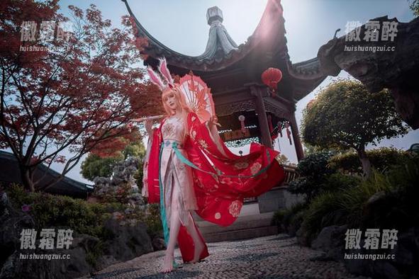 露儿大魔王 在露儿大魔王的棉袜里免费旅行,下载试用,保证让你的小脚丫不孤单!