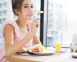 青豆客 - 梦娜Vanessa与棉袜的浪漫，不只是福利和写真那么简单。