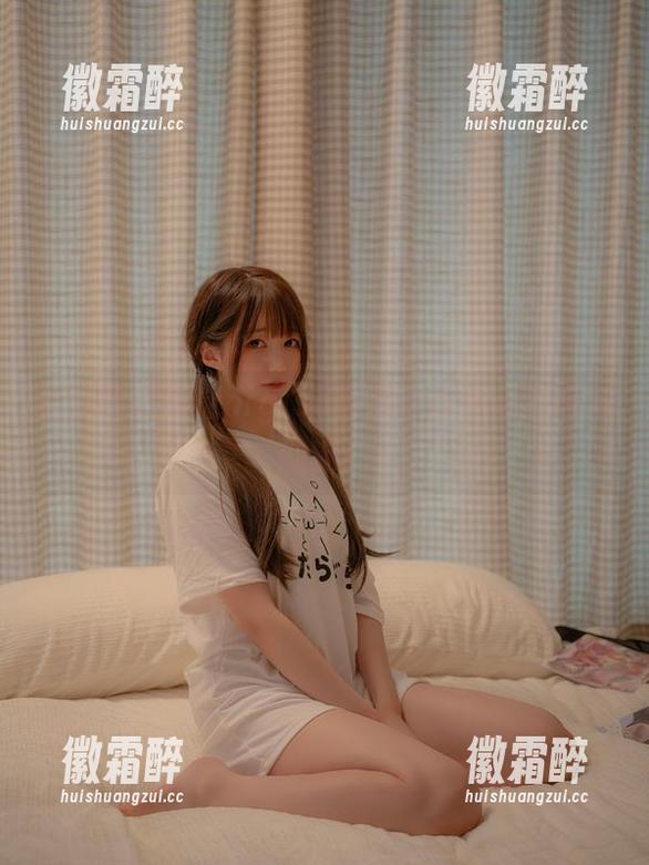 最新的魔物喵nigisa原图，丝袜是蛮有戏的嘛！