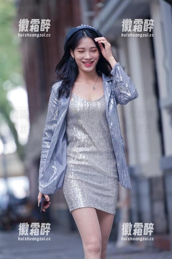 魔镜街拍 - 寒风中的婷婷，敢在雪地里穿肉丝？原图分享，这样的美人值得拿去做大图挂墙上。