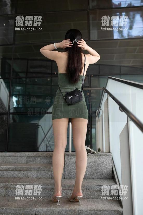 魔镜街拍 - 来看曼曼的图包，温柔得就像初夏的微风，不小心感冒了？