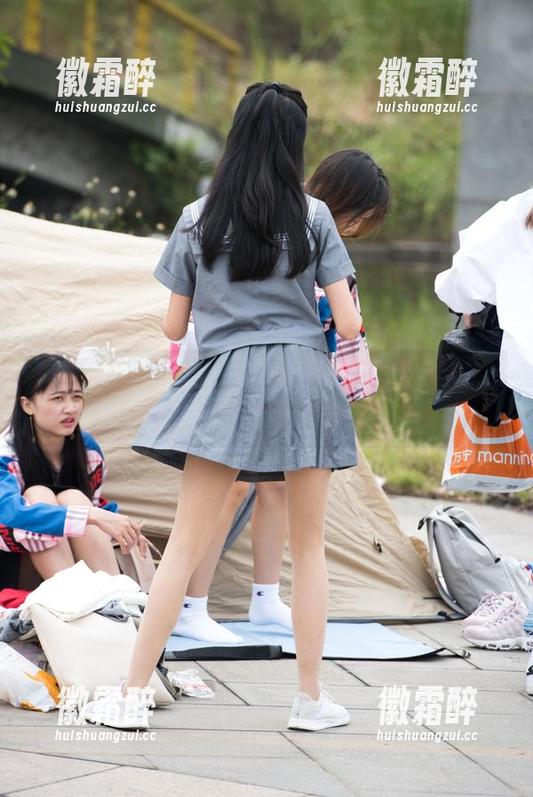 魔镜街拍-萌宝儿 魔镜街拍 - 在商业广场免费撒欢:萌宝儿和哈哈镜的灵魂碰撞!